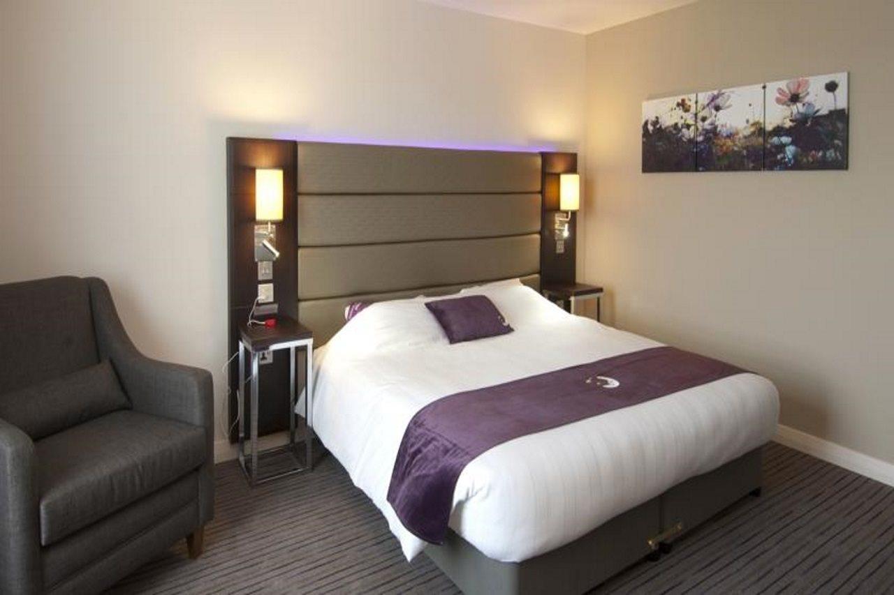 Premier Inn Premier Inn เวลลิงเบรอ ภายนอก รูปภาพ